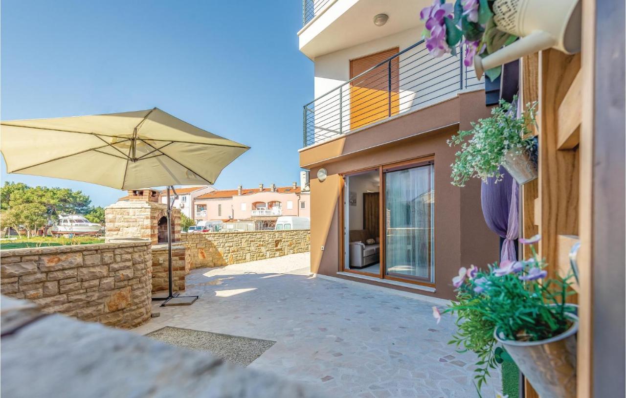 Lovely Apartment In Medulin With Kitchen Buitenkant foto