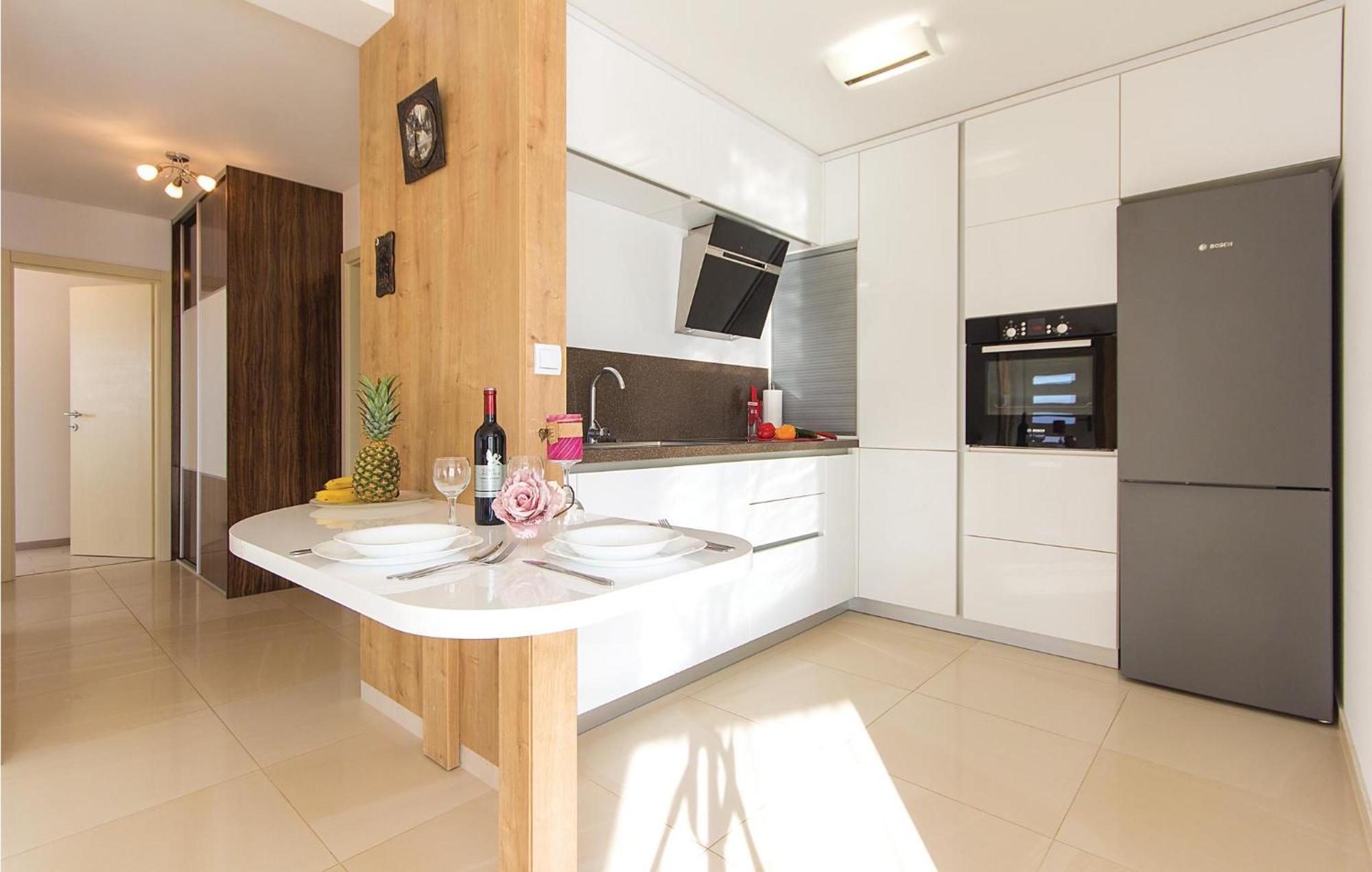 Lovely Apartment In Medulin With Kitchen Buitenkant foto
