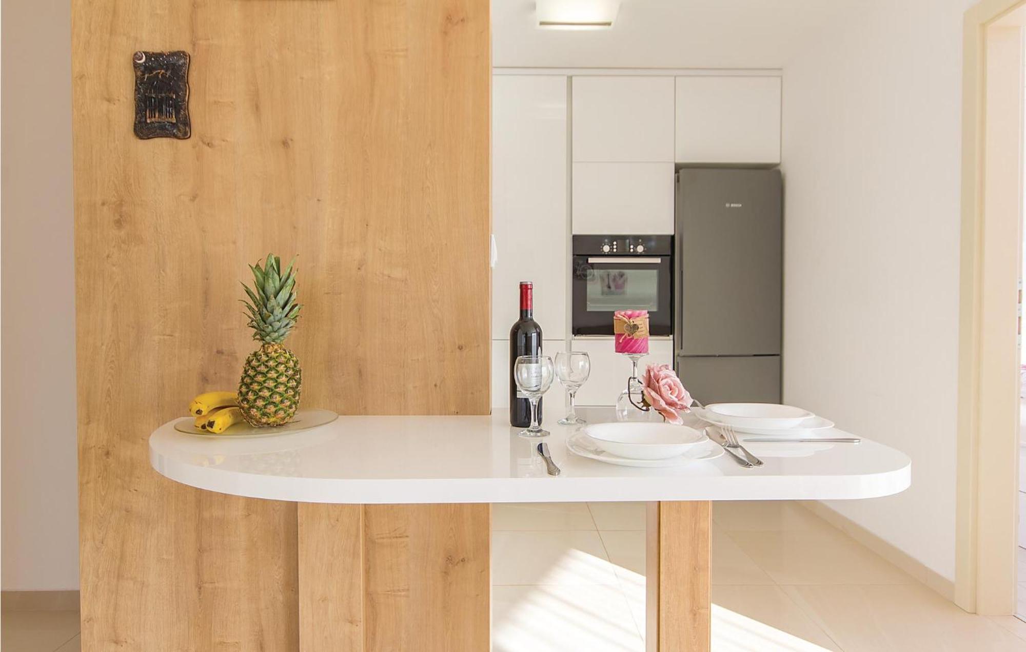 Lovely Apartment In Medulin With Kitchen Buitenkant foto