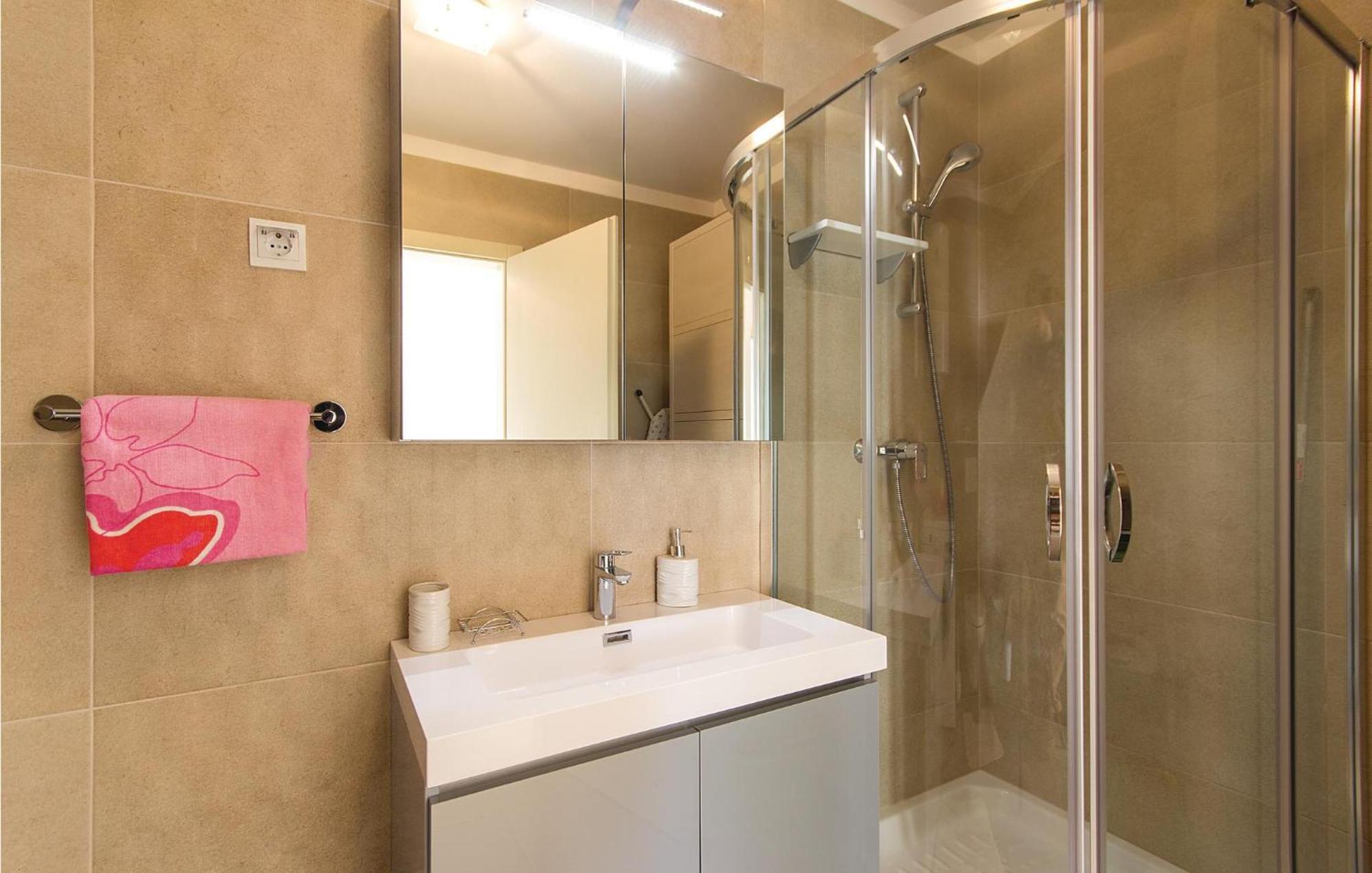 Lovely Apartment In Medulin With Kitchen Buitenkant foto