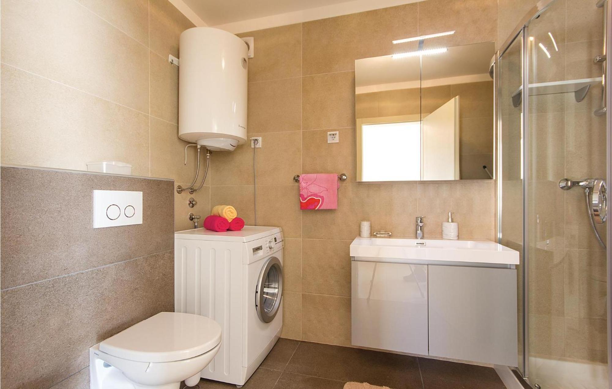 Lovely Apartment In Medulin With Kitchen Buitenkant foto